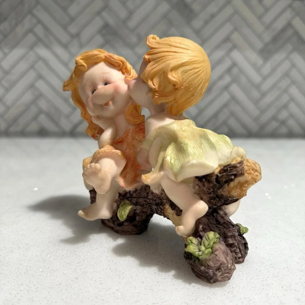 Vintage‎ Resin Figurine – Boy Kissing Girl on Log | 5